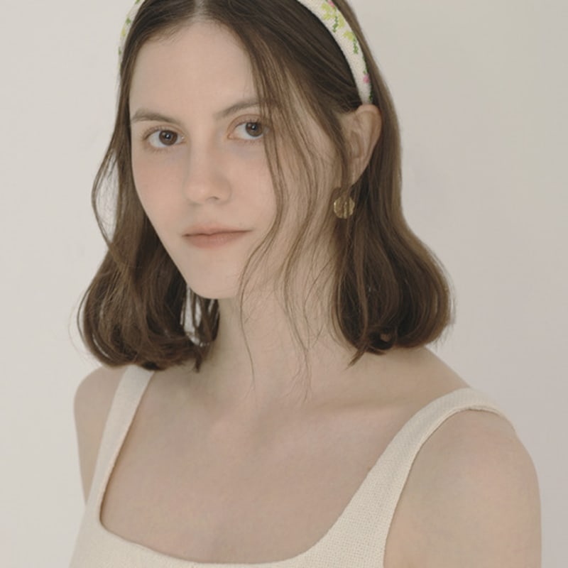 

iCE GARDEN Твидовая повязка для волос с вышивкой крестиком Ivory