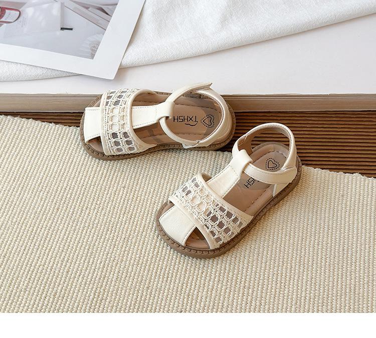 Girls' 2026 Princess Beach Sandals: Soft Sole, Closed Toe, Stylish Hollow Design for Summer