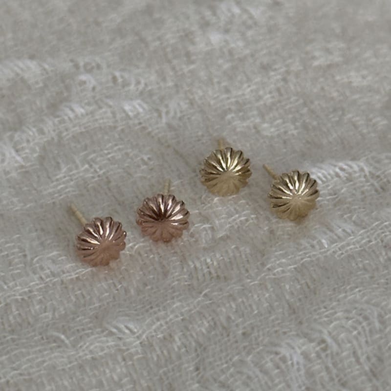 Faye 14k Daisy earrings