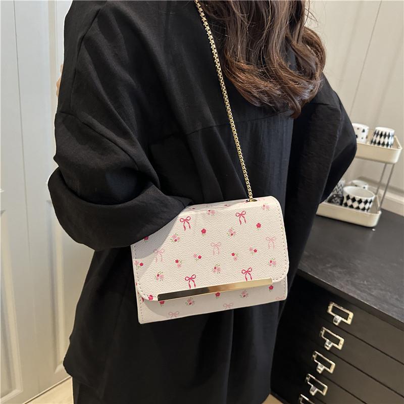 This year, the popular small fresh cherry printed small square bag women's 2025 summer new versatile foreign style shoulder bag messenger bag
