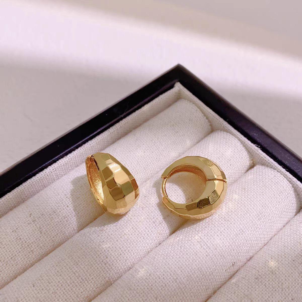 Geometric metal stud earrings women s new high-end light luxury earrings autumn and winter temperament round face earrings earrings