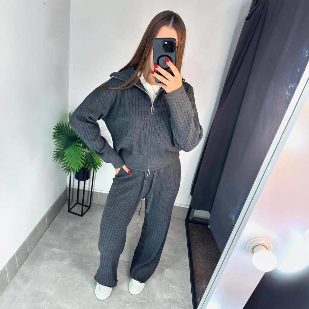Herbstmode 2025: Vielseitiges Strickpullover-Cardigan- und Langhosen-Set für Damen