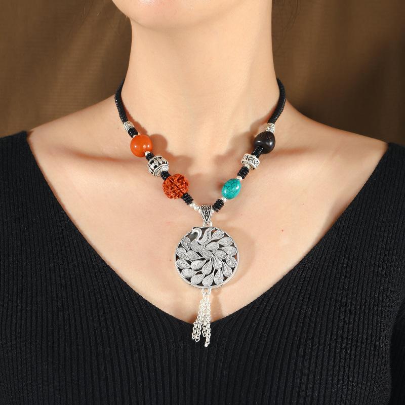 Retro imitation silver jewelry short collarbone chain women's Tibetan silver beeswax necklace sweater chain cotton and linen accessories pendant
