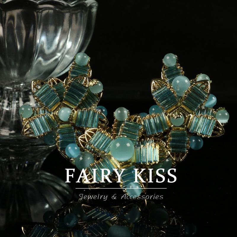 

Брошка Вишукана Ручна робота Блакитний Опал Серцеподібна Тривимірна Квітка Місяць Дизайн Висококласна Корсажна брошка