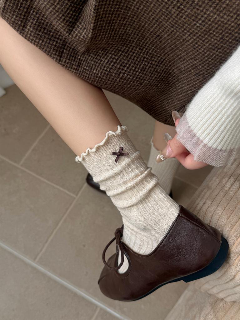 Autumn And Winter Casual Cotton Socks Women'S Breathable Fungus Edge Calf Socks Bow Vertical Pattern Thin Stacking Socks Boneless Medium Tube Socks