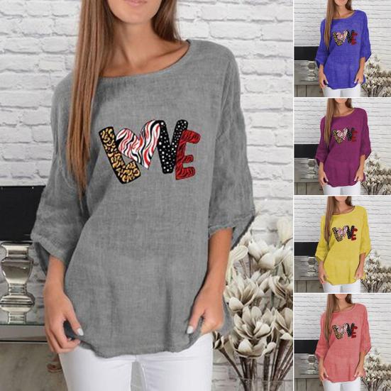 

Женская мягкая женская блузка с круглым вырезом и буквенным принтом для работы