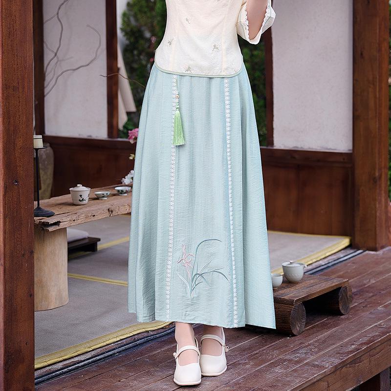 Artistic Retro Embroidered Tang Suit: Han Element Cheongsam Top