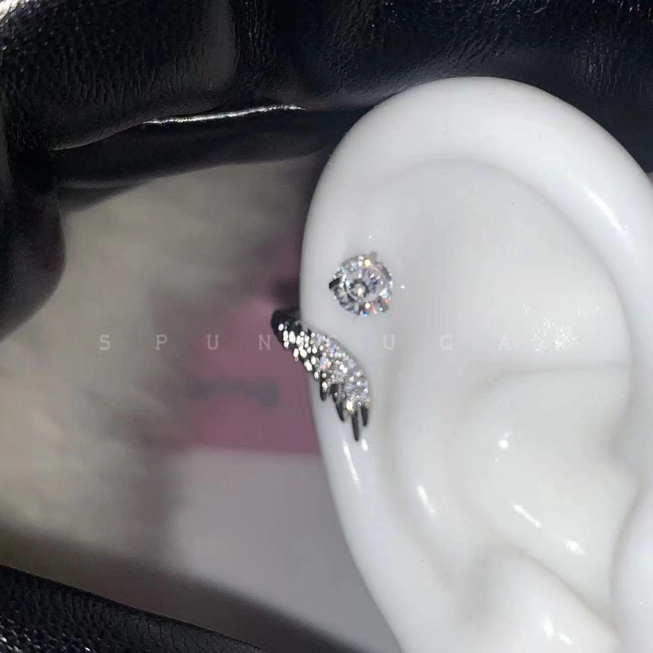 Elegantes Titan-Engelsschwingen-Helix-Piercing mit Diamant-Stud für Damen