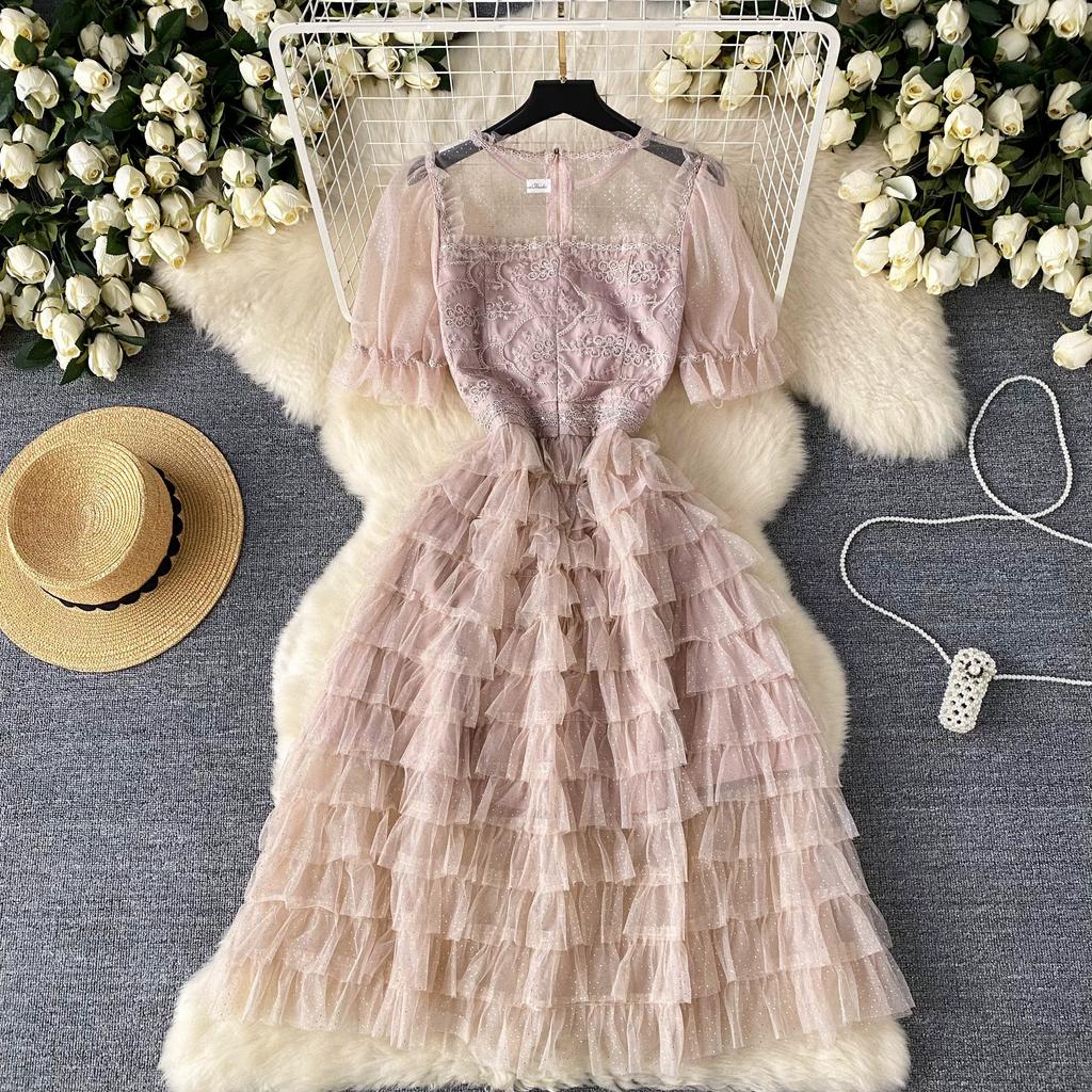 Letní dámské elegantní výšivky s květinovým vzorem a síťovanými šaty na dort