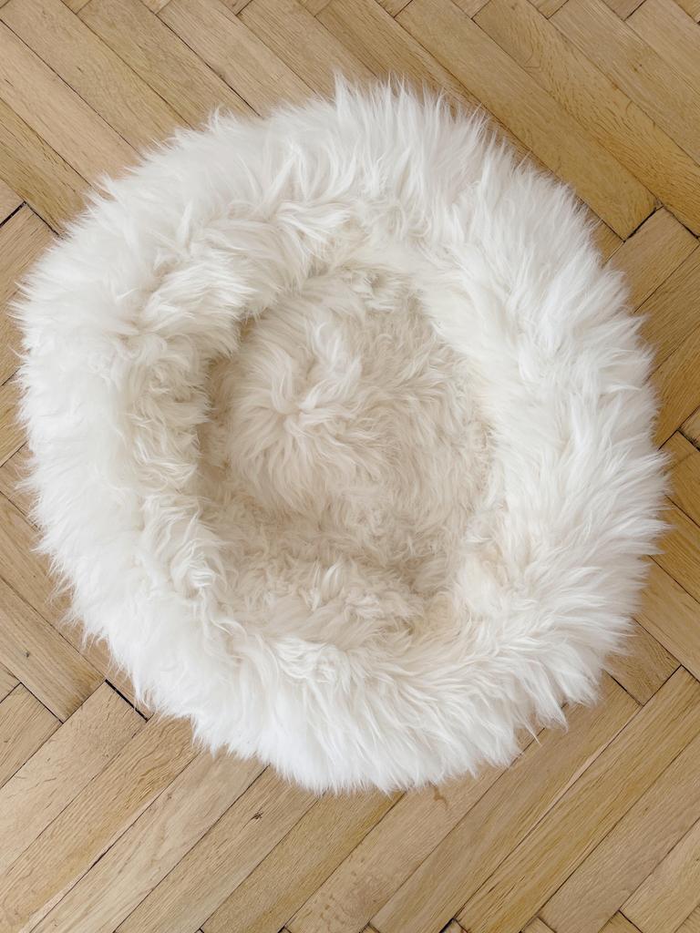 Round Natural Sheepskin Pet Bed - White 60 cm