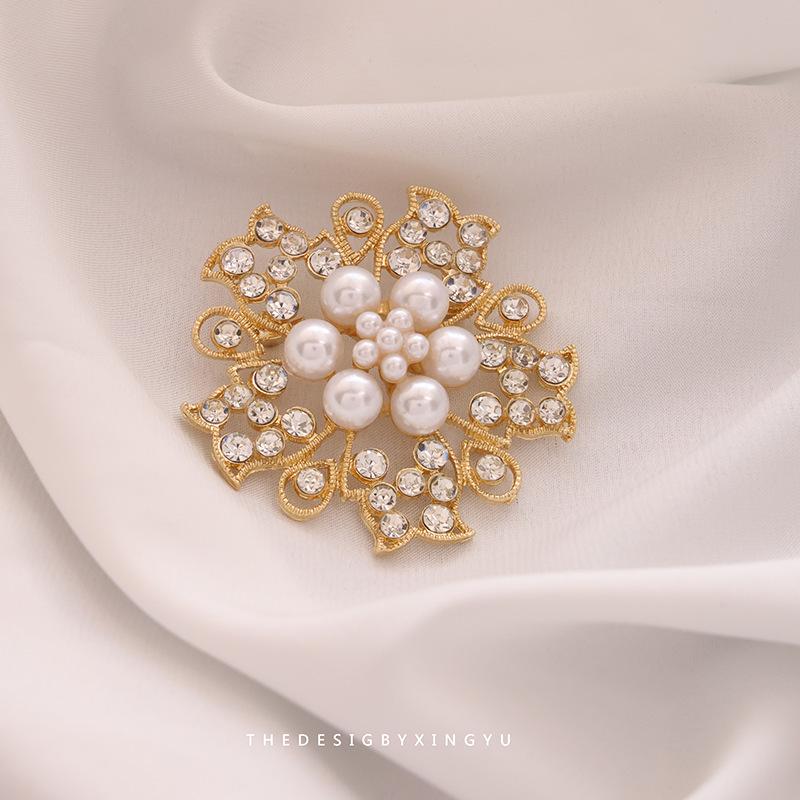 Broche Elegante de Pérola Dourada e Espiga de Trigo: Acessório Versátil e de Alta Qualidade para Mulheres