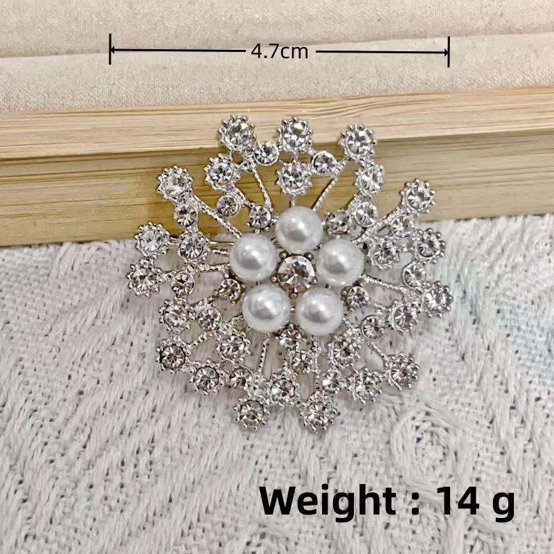 European & American Rhinestone Retro Gypsophila Eight-Pointed Star Brooch for Sweaters & Scarves