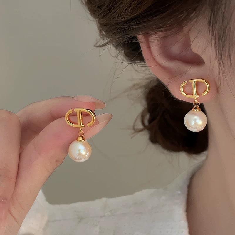 Pearl Earrings Women's High-end Earrings Ear Jewelry High-end Stud Earrings Niche Design Light Luxury