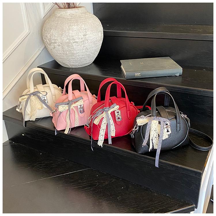 This year's popular small bag women's 2025 new fashion super fire versatile messenger bag commuter small bag