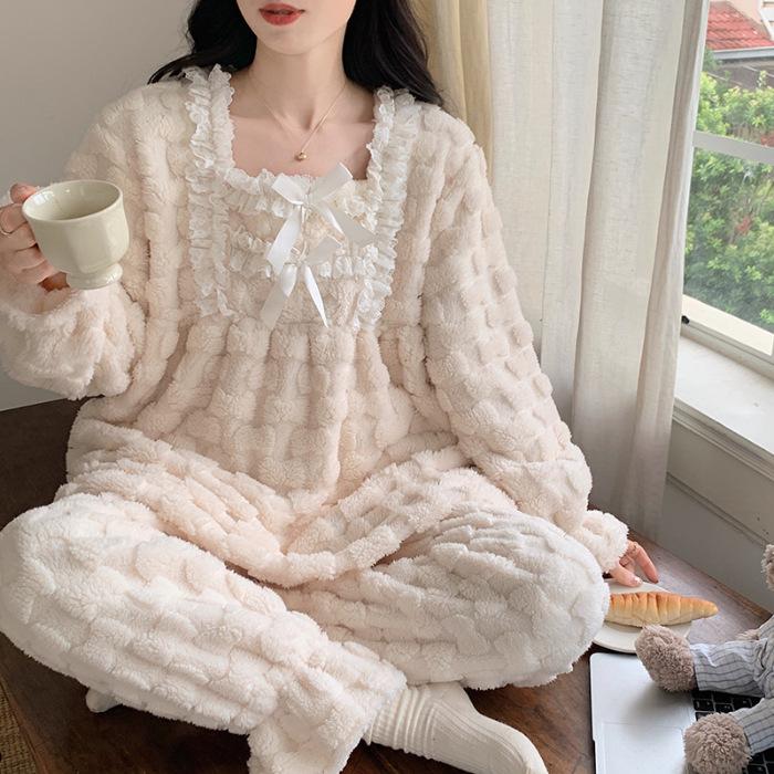 Women's Princess Style Coral Velvet Pajamas - Autumn Lace, Thick & Warm Home Suit