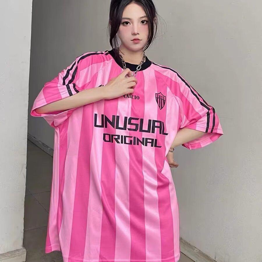 

Унисекс футболка в американском ретро стиле с вертикальной полоской и принтом букв, повседневный спортивный базовый слой с коротким рукавом Medium