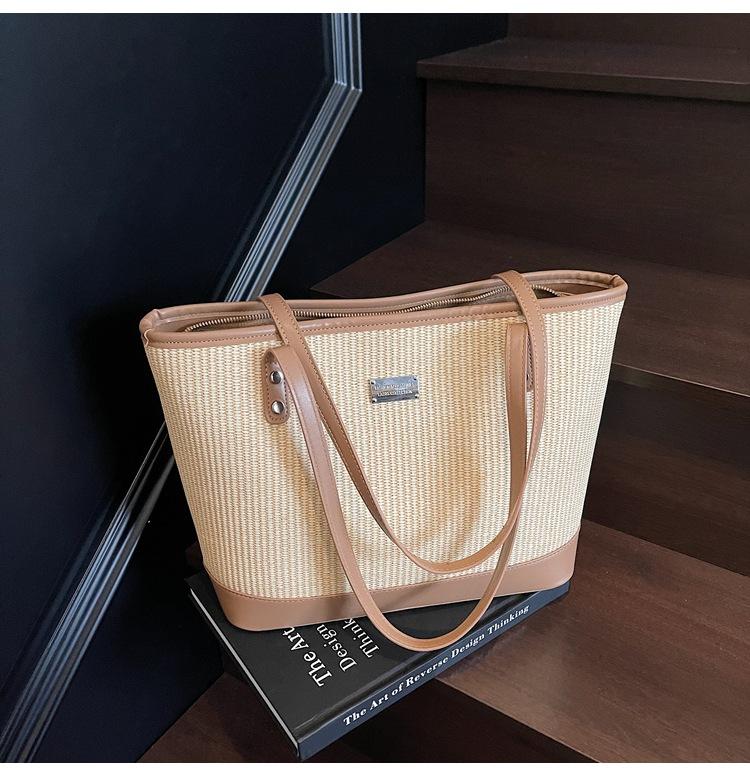 

Летняя плетеная соломенная женская сумка новая большая вместимость высокая текстура для поездок на работу на плечо подмышку женская хаки