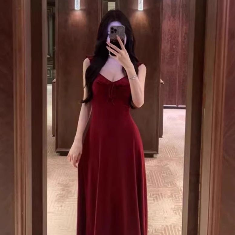 Elegant Women's White Backless Spaghetti Strap Long Dress - Summer 2026 Beach Vacation Style