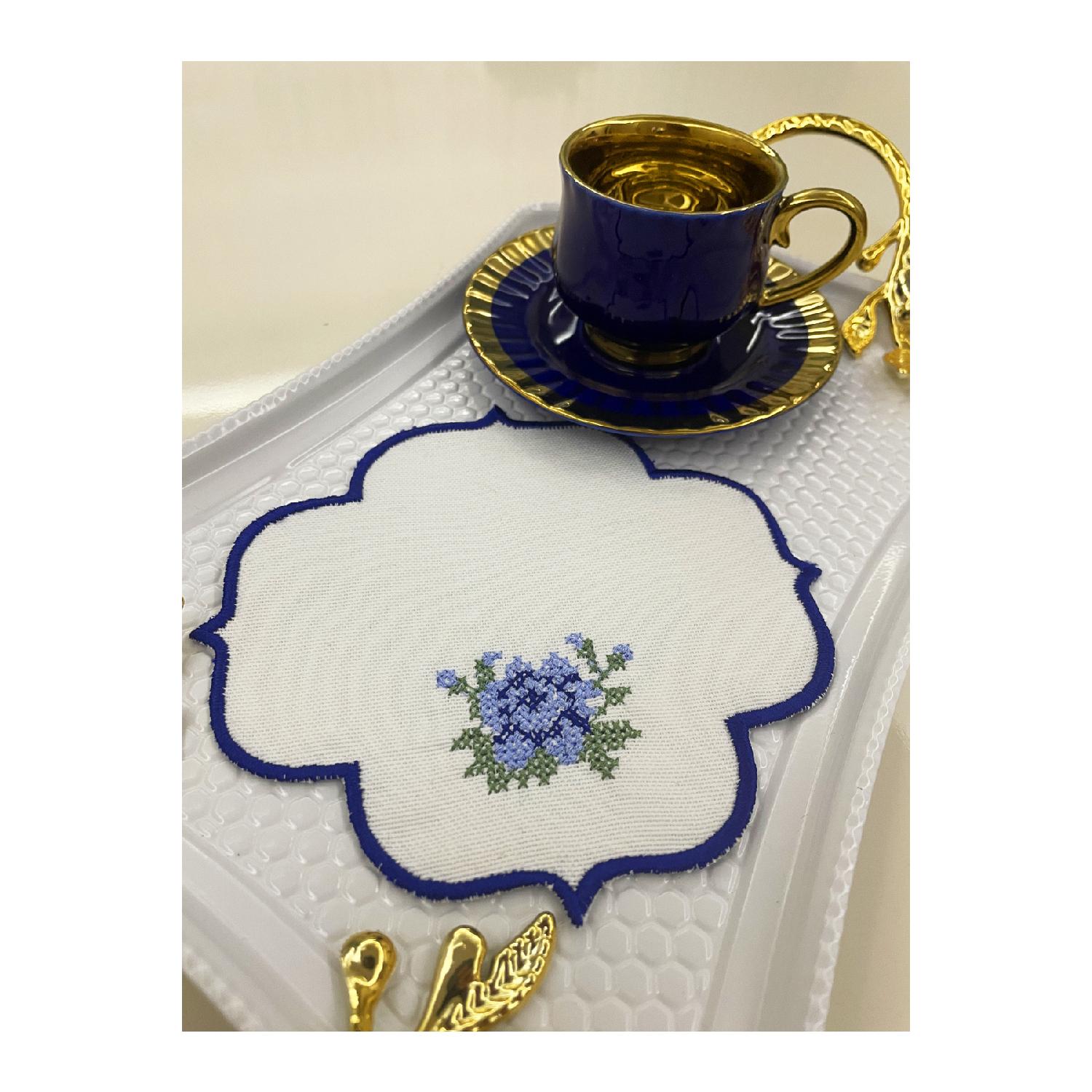 

Презентаційна серветка синього кольору з льону, вишита трояндою, вишита хрестиком