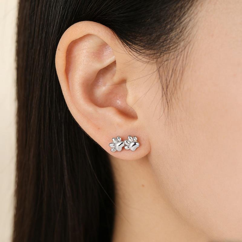Cat Claw Fun Cute Small and Simple 925 Sterling Silver Jewelry Ins Exquisite Niche Design Stud Earrings 3957