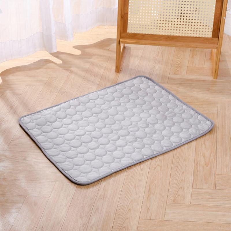 Pet Ice Silk Cooling Mat Summer Breathable Dog Bed Non-slip Washable Cooling Pad For Dogs Cats Puppies Kittens