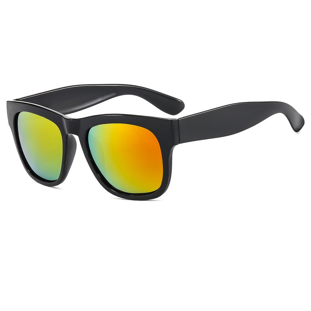 Choking Little Pepper Unisex Black Sunglasses: Trendy European & American Style