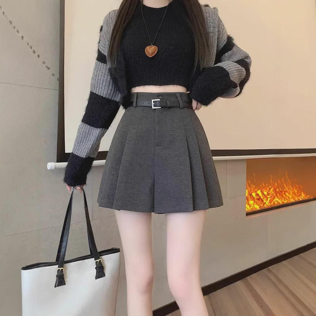 Women's High-Waist Brown Wool Pleated Shorts, Wide-Leg Casual Skirt Pants for Autumn/Winter 2024.