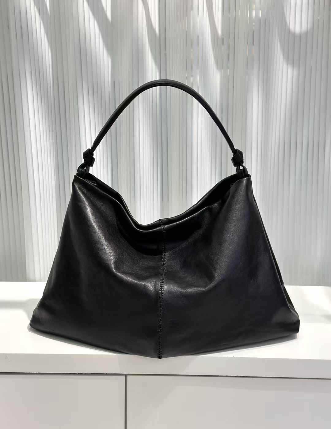 

Женская сумка из натуральной кожи, сумка-тоут из овчины растительного дубления, большая вместительная сумка через плечо, сумка-ведро через плечо 43-28-9 CM чёрный