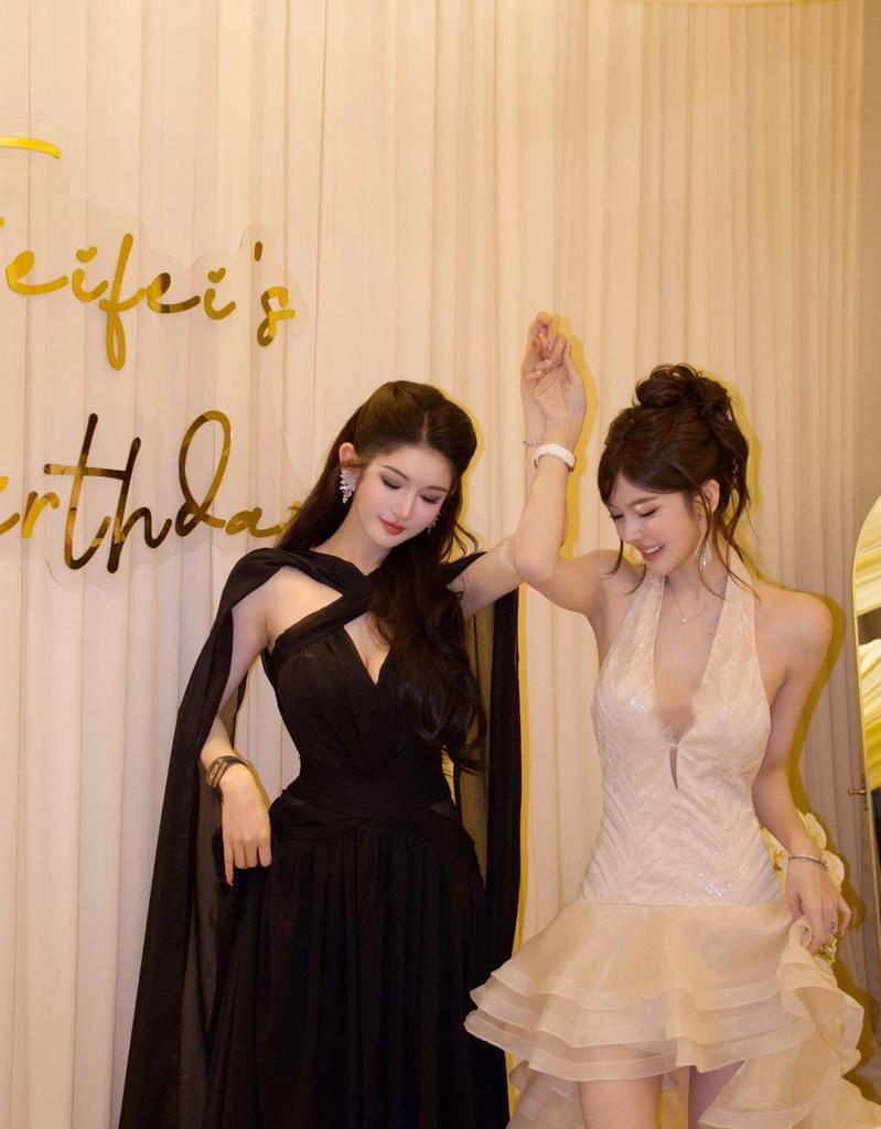 Elegant 2025 French Hepburn-Style Black Backless Ribbon Gown