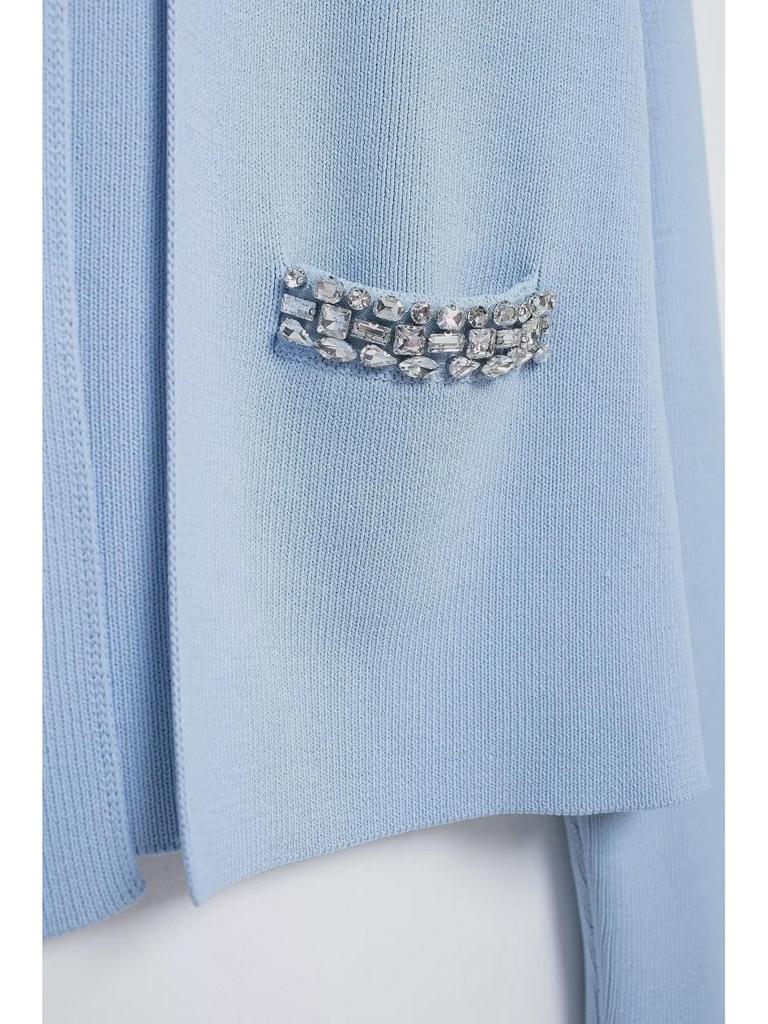 Früher Herbst Damen Strickjacke & Hüftrock mit Anzugschmuck