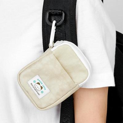 Good Luck Vertical Pouch Beige (37003291)