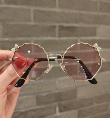 Children's Sunglasses Girls Round Frame Metal Temple Lightweight Durable UV Protection Eyewear for Outdoor Activities and Everyday Use