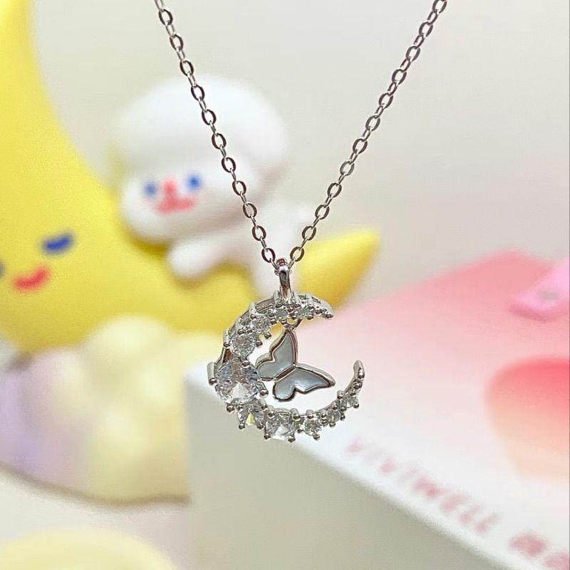 Butterfly Moon Necklace 1Pcs Korean Fashion Women Alloy Chain Cute Design Elegant Jewelry for Party and Daily Wear