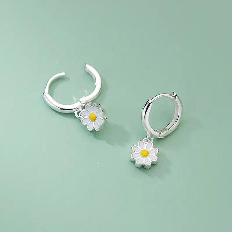Small fresh jewelry women, Epoxy small daisy sunflower earrings, exquisite Mori daily models