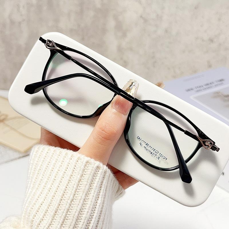 YIMARUILI Retro Oval TR90 Women's Glasses Frame Ultralight Fashion Total Small Face Optical Prescription Eyeglasses Frame F127X