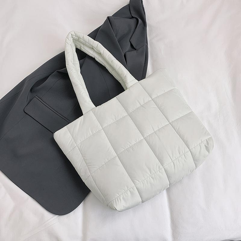 Einfache Mode einfarbig kleine frische Handtasche 2025 Winter neue Schulter Achsel Tragetasche