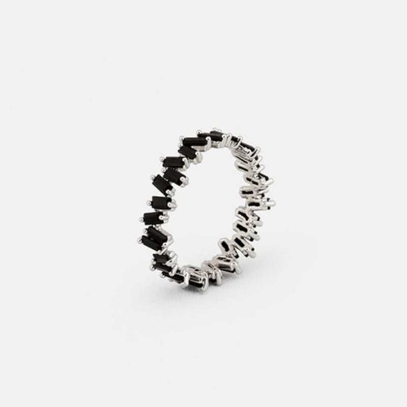JUDY AND PAUL Holly Black Crystal Point Ring