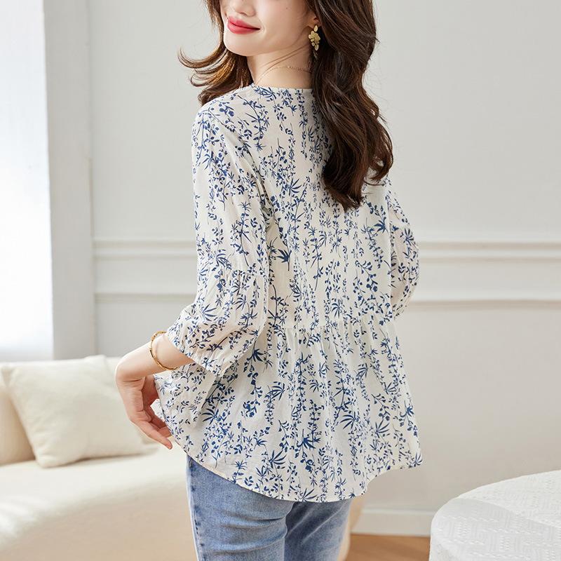 Blue and White Porcelain Small Floral Blouse for Women In Three-quarter Sleeve Summer Updated Round Neck Comfortable Fit Top Korean Everyday Blouse