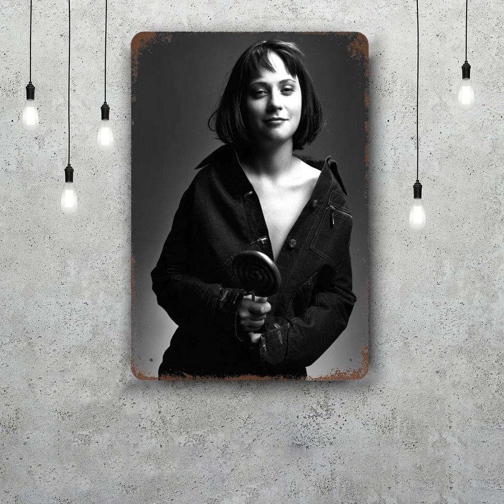 Zoey Deschanel Actor Decor Vintage Metal Signs Tin Signs Captain Poster Decor for Bar Pub Club Man Cave Wall Decoration