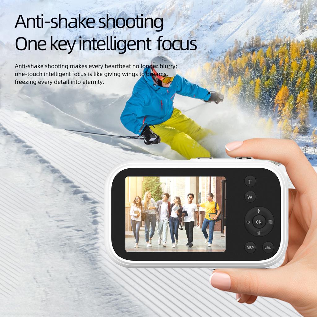 Кеудемді брюнетка камераға түседі