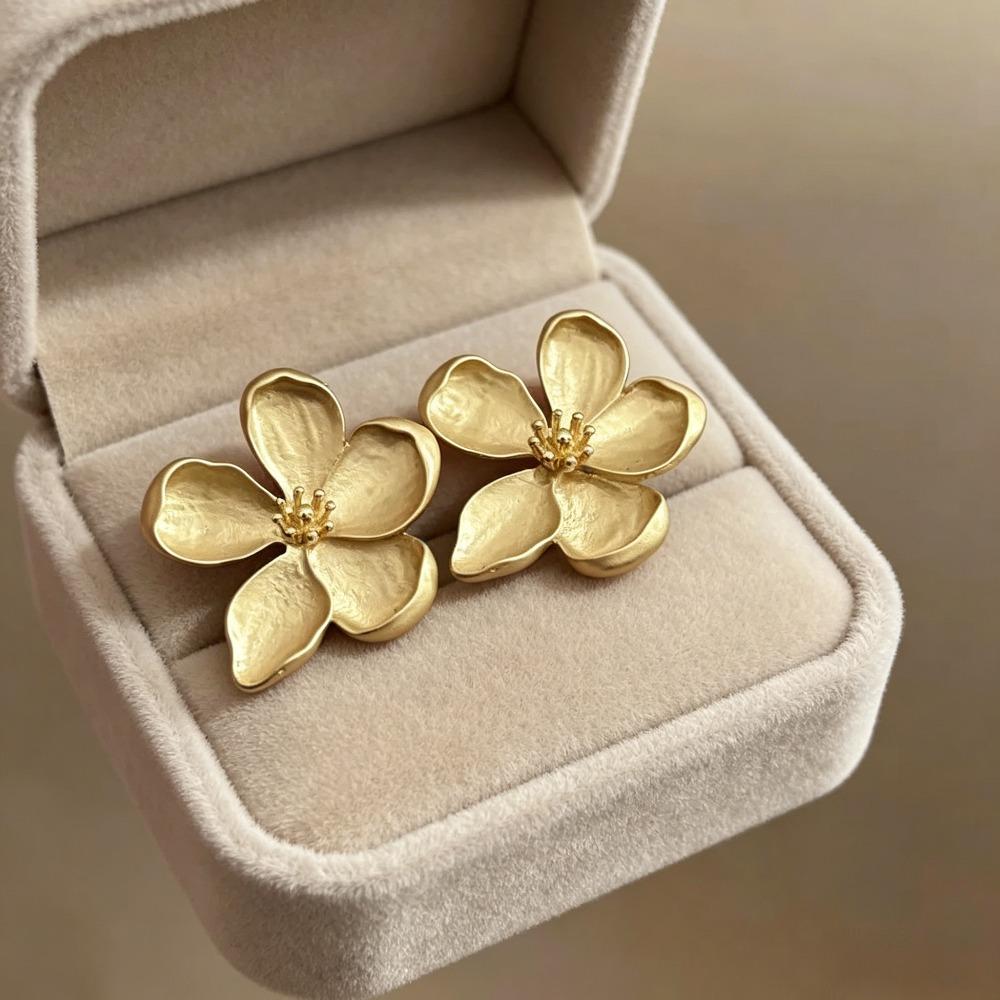 Gold Tone Metal Flower Stud Earrings for Women, Trendy Daily Wear Fashion Jewelry Gifts