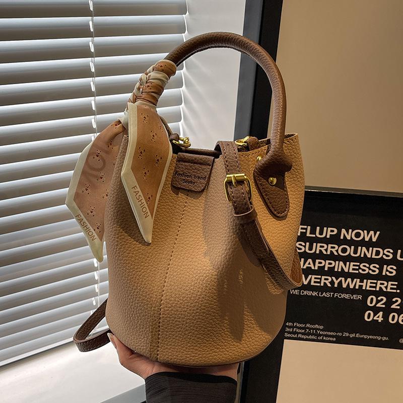 Women's Retro Black Crossbody Bucket Bag - Versatile for Autumn and Winter