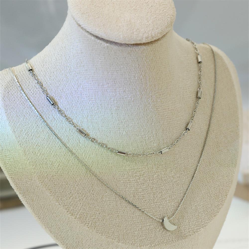Simple and sweet wind neck chain, double-layer stacked collarbone chain, niche crescent moon pendant necklace female 2Pcs