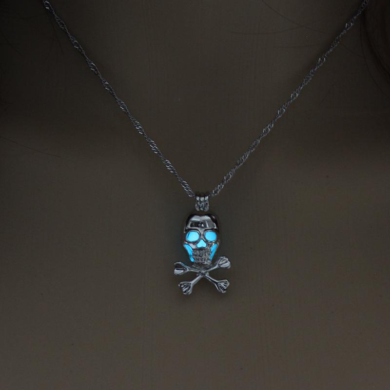 

Luminous Skull Collarbone DIY Necklace for Halloween Jewelry
