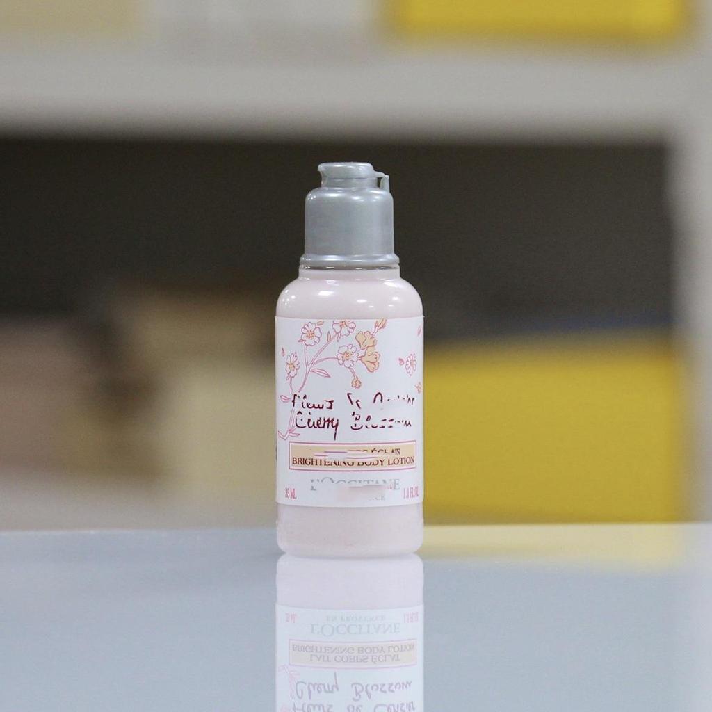 Oushujia Cherry Blossom Travel-Size Shower Gel & Body Lotion 35ml - Long-Lasting Fragrance for Hotel B&B Toiletries