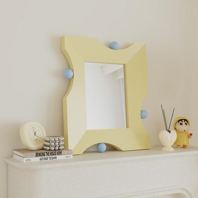 Minimalistischer Stil Dopamin-Töne Zuhause Künstlerischer Wandmontierter Dekorativer Spiegel Mädchen-Wohnheim Hochauflösender Schminkspiegel