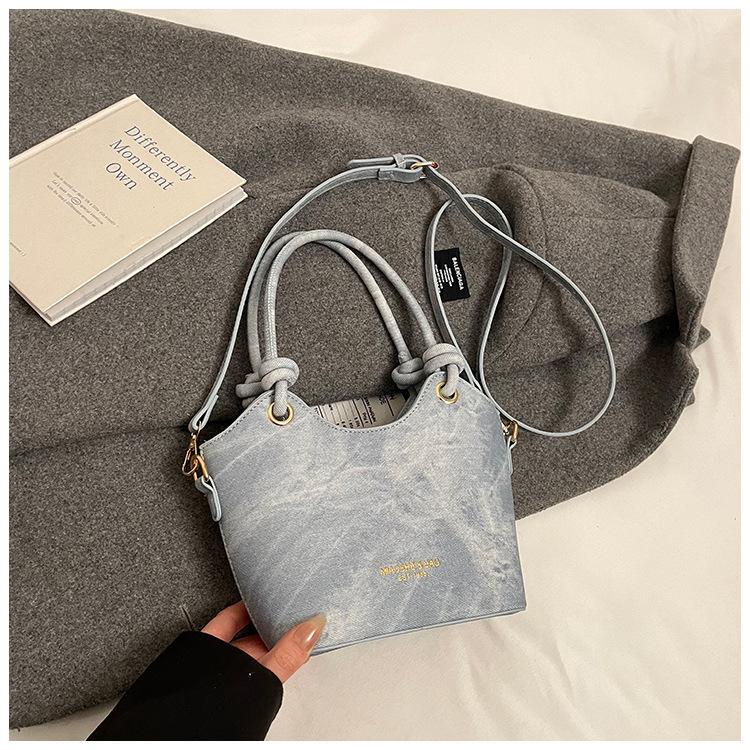 New Bag Women's 2025 Popular Bucket Bag Spring and Summer Niche Design Shoulder Messenger Bag High-end Handbag