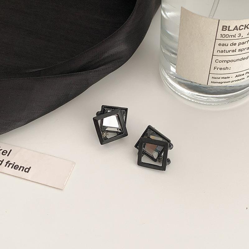 Fashionable And Creative Simple Geometric Inlaid Zircon Earrings Neutral And Cool Black Personalized Daily Party Jewelry Gifts