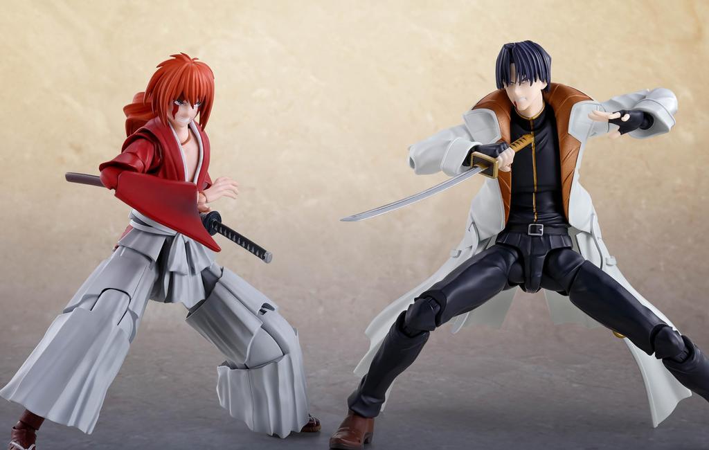TAMASHII NATIONS Rurouni Kenshin Šermíř Romantický Shinomori Aoshi přibližně 165 mm malovaná pohyblivá figurka SHFiguarts - Příběh Meiji - PVC a ABS