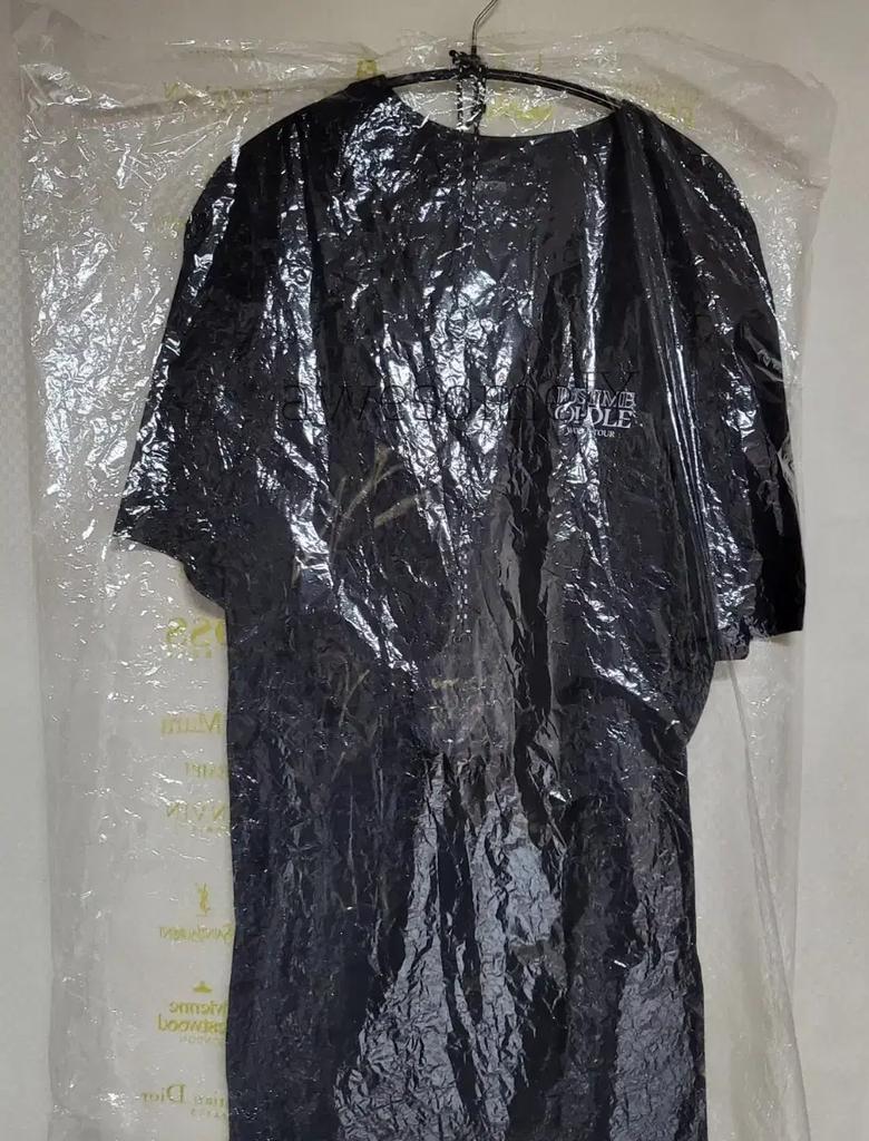 I-DLE group signature T-shirt Used